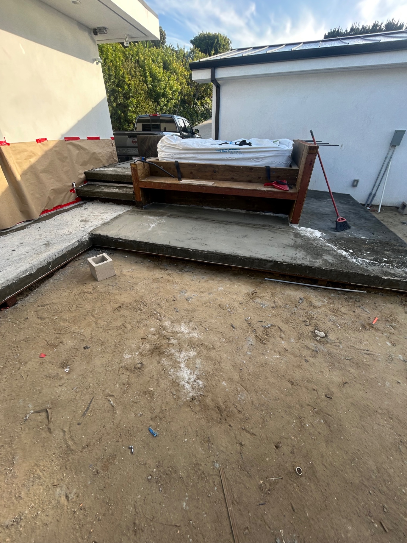 Hot tub pad and step formwork poured in concrete