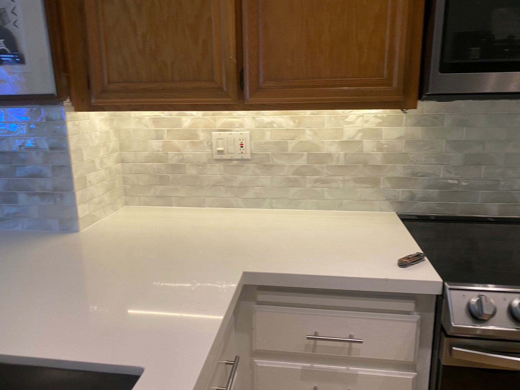 Pearl glass subway tile kitchen backsplash with quartz counter