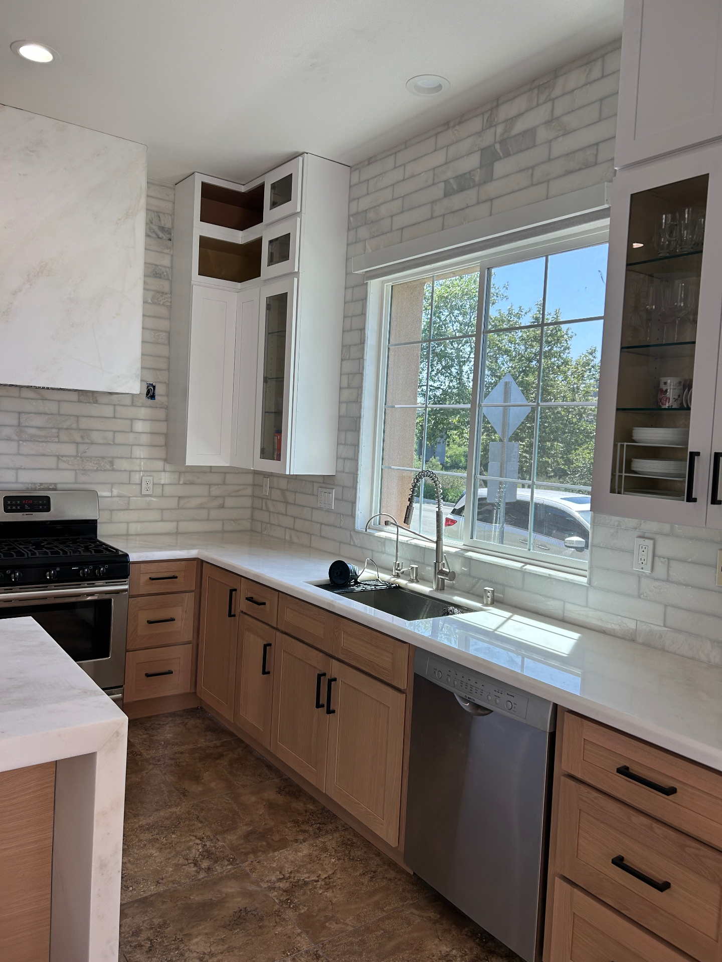Bright kitchen backsplash detail