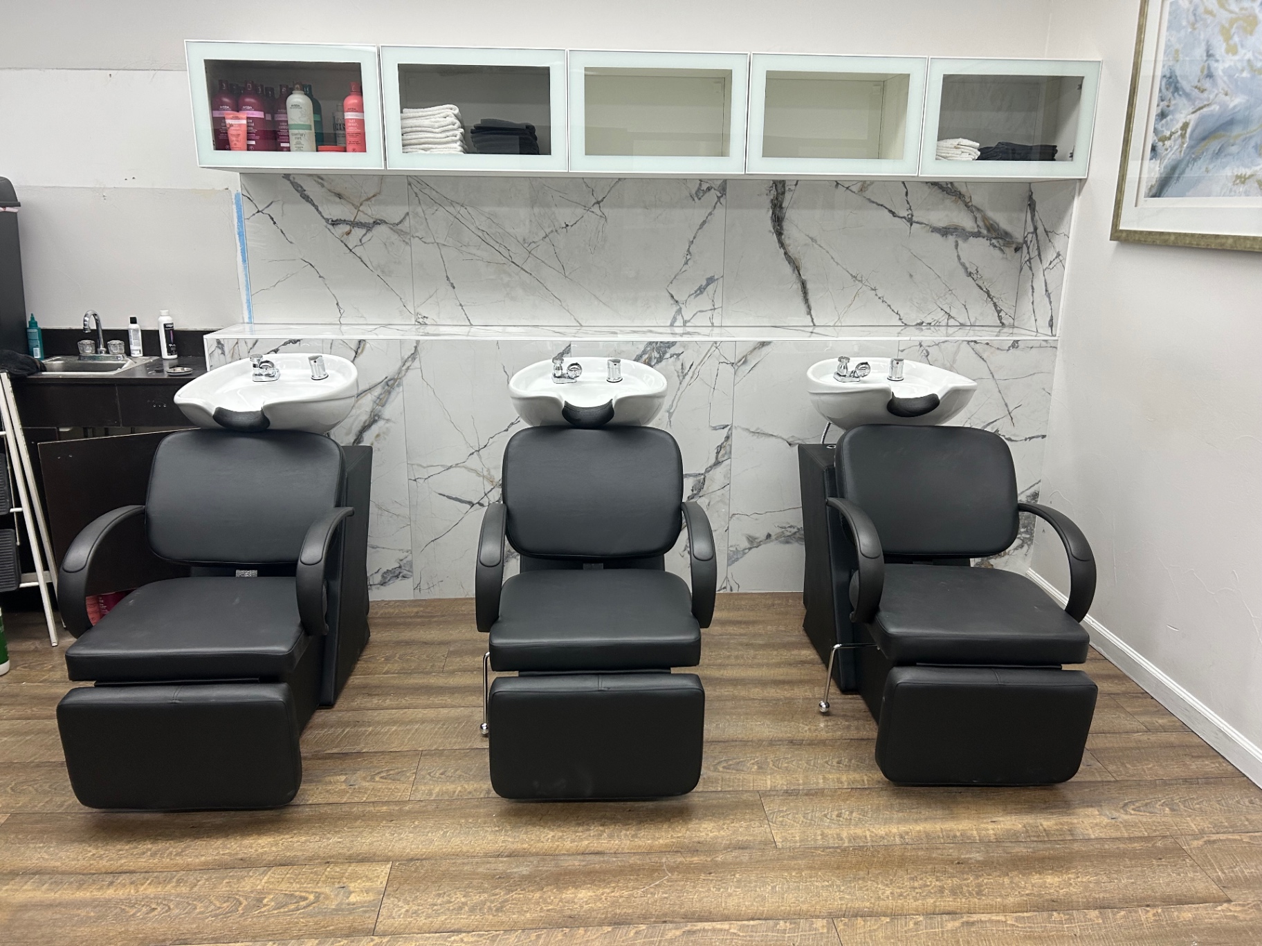 Hair salon wash station with large-format marble feature wall